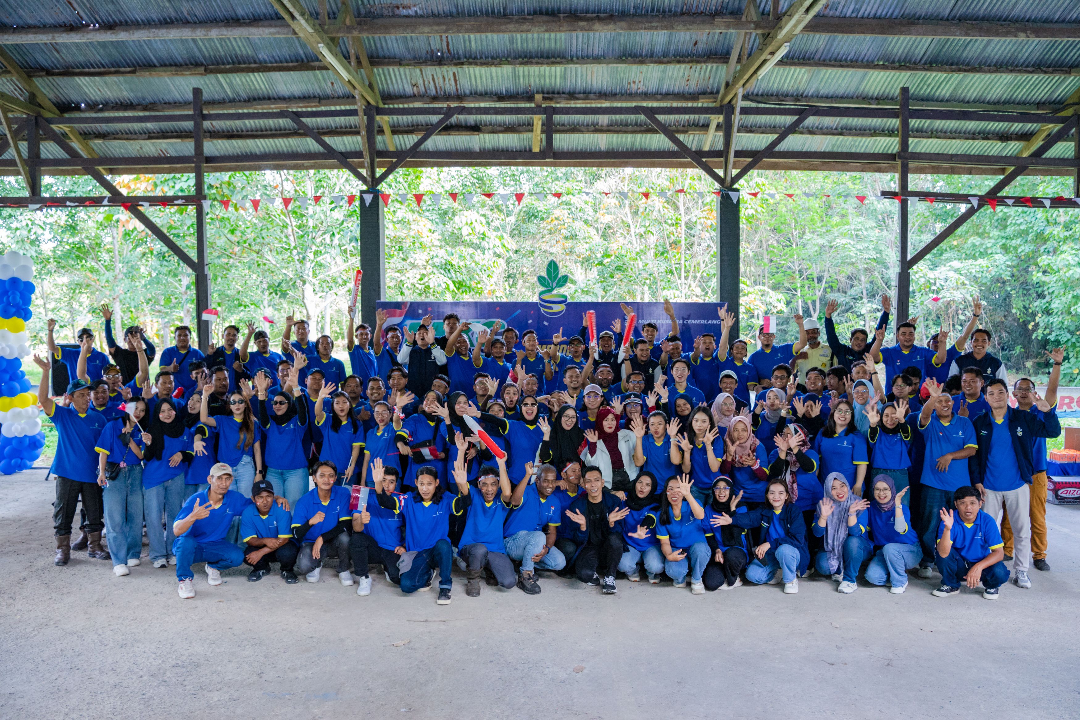 Dokumentasi kegiatan corporate gathering dan outbound training Jawsika dengan peserta berkumpul di area acara serta penataan soundsystem untuk mendukung jalannya event perusahaan