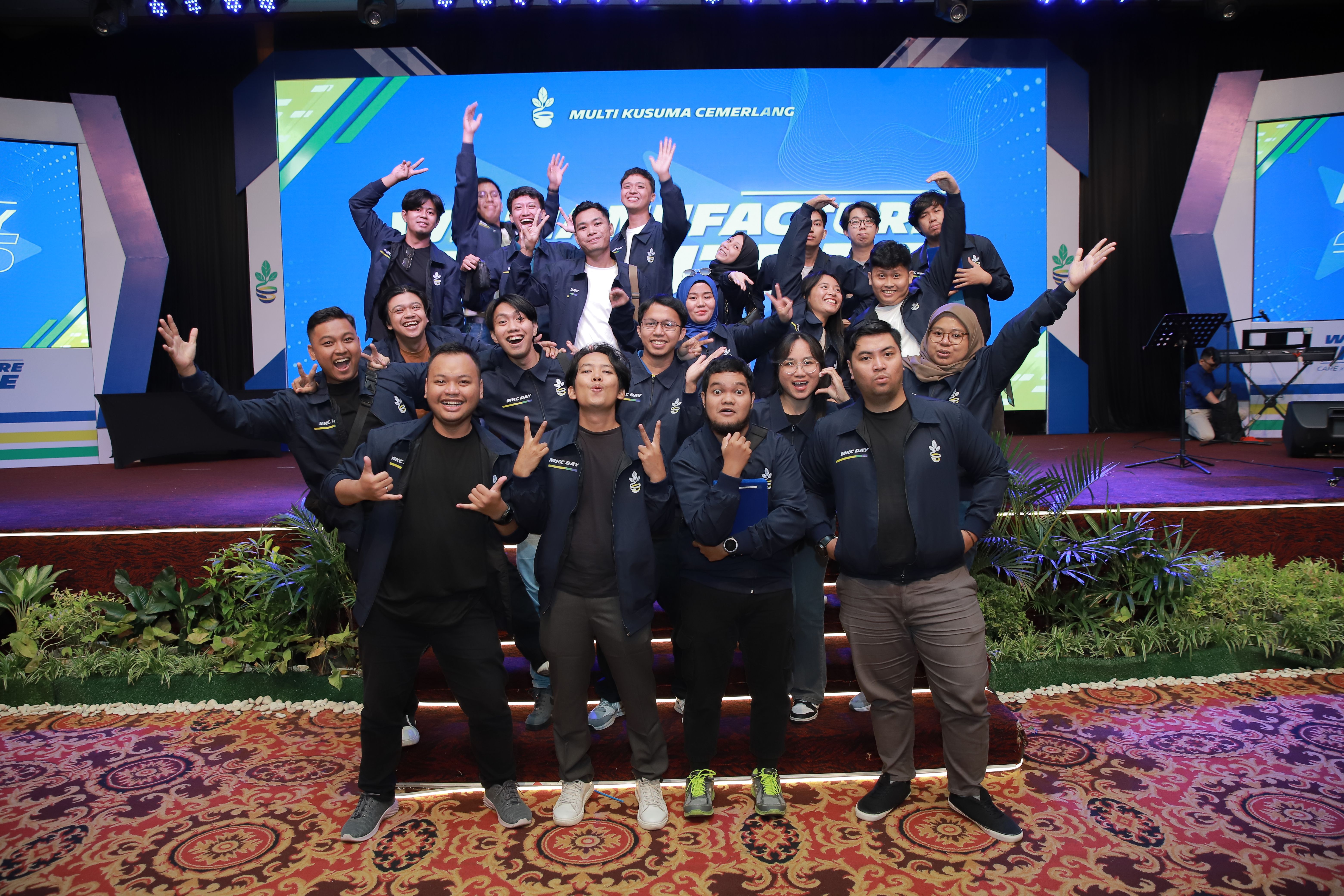 Dokumentasi kegiatan company gathering karyawan bersama Jawsika di Kaltim