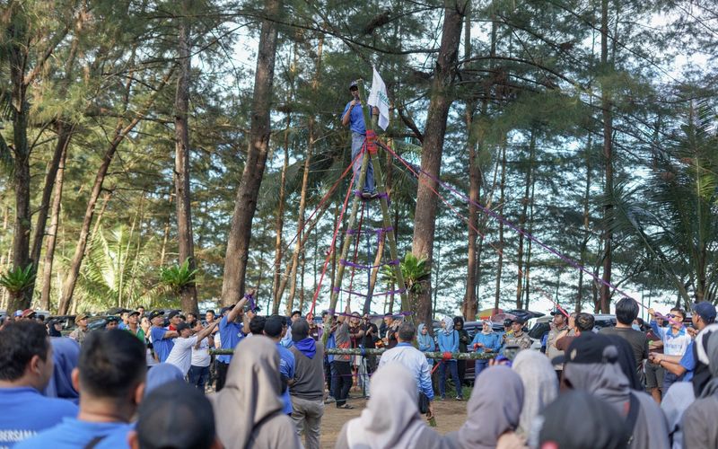 Dokumentasi kegiatan corporate gathering dan outbound training Jawsika bersama peserta karyawan di venue Kalimantan Timur