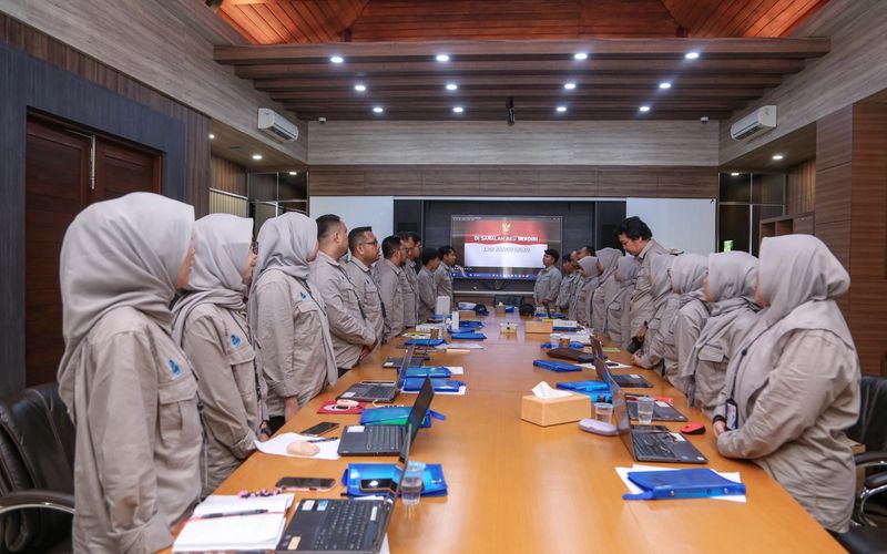 Dokumentasi kegiatan corporate gathering dan outbound training Jawsika bersama peserta karyawan perusahaan dalam sesi Internal Meeting