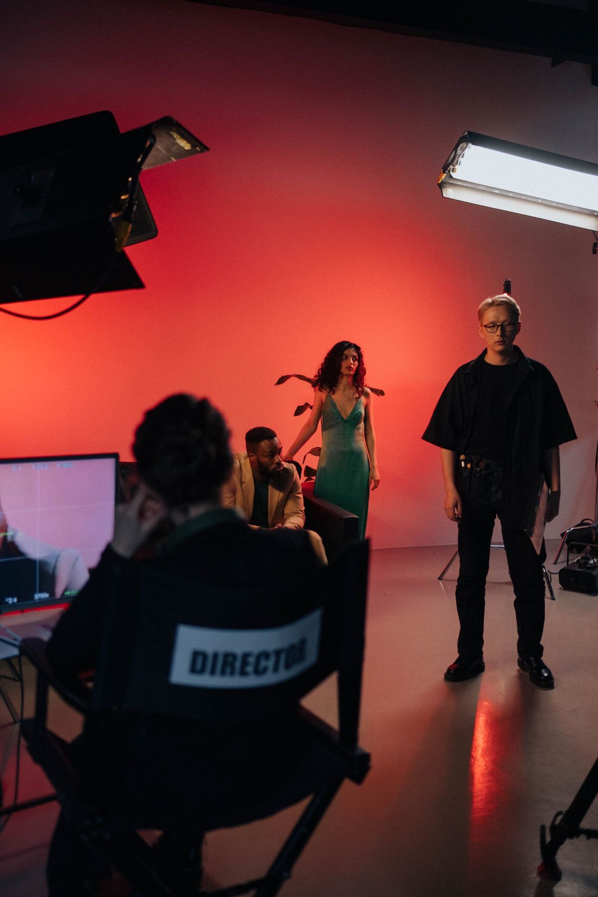 Regie und Darsteller am Set
