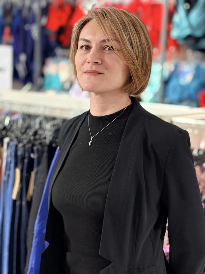 Portrait d'Elmira, ancienne salariée en parcours d'insertion, aujourd'hui en CDI chez Kiabi