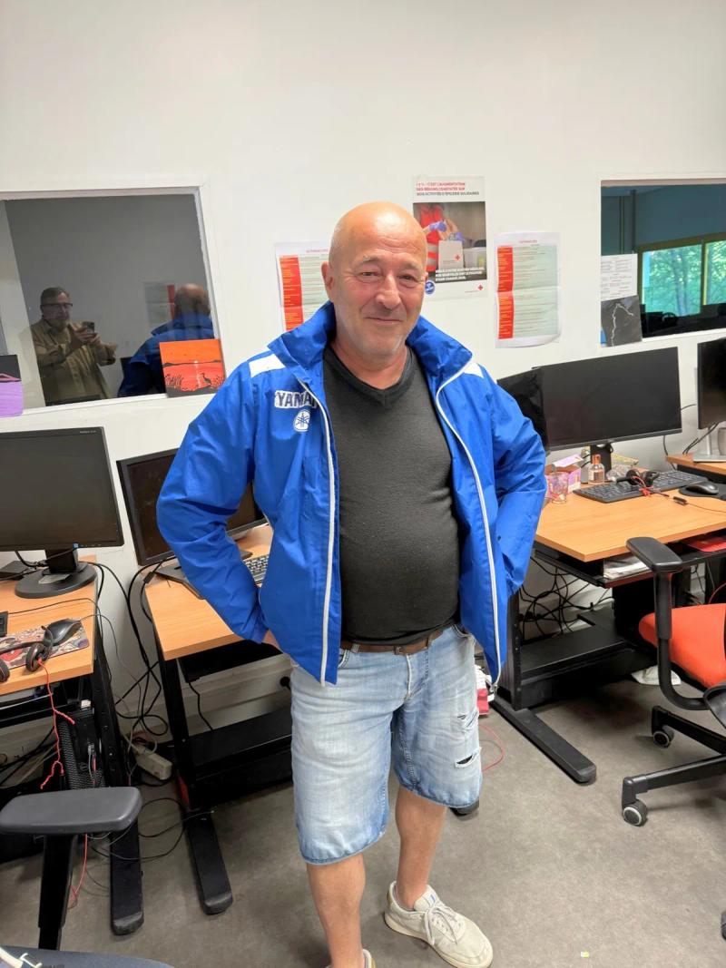 Portrait de Dominique, ancien salarié en parcours, aujourd'hui téléconseiller chez Alta Etic