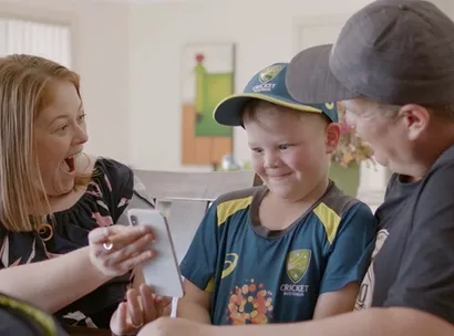 Archie's Wish, Make A Wish Australia, Charity, Child, Little boy with parents looking at a phone