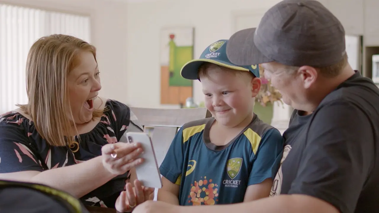 Archie's Wish, Make A Wish Australia, Charity, Child, Little boy with parents looking at a phone