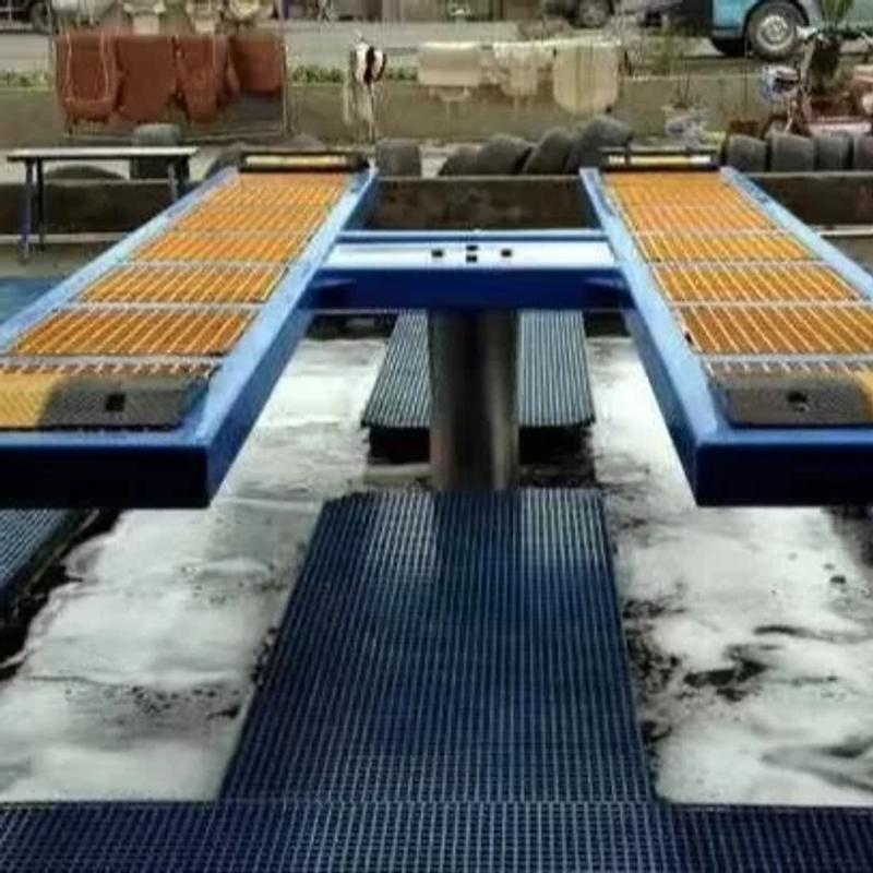 BAOHUA 5 ton single-post car wash lift installed in a wash bay