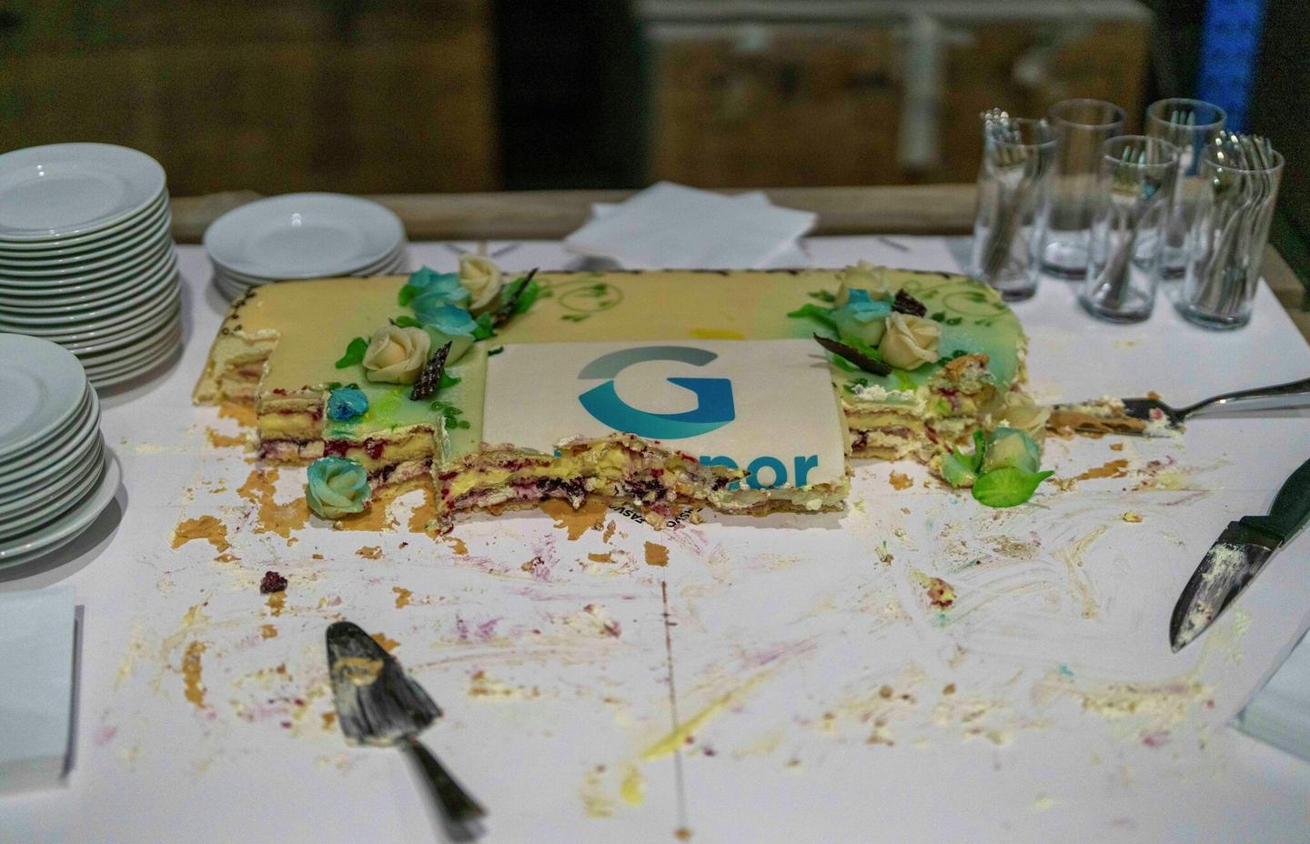 kake på vei til å bli spist opp.