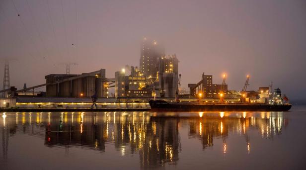 Havna på Herøya en tåkefull kveld