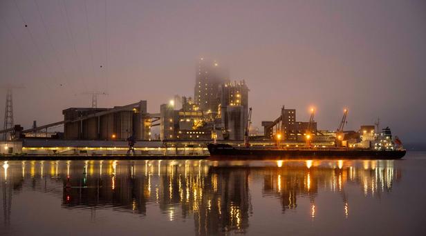 Havna på Herøya en tåkefull kveld