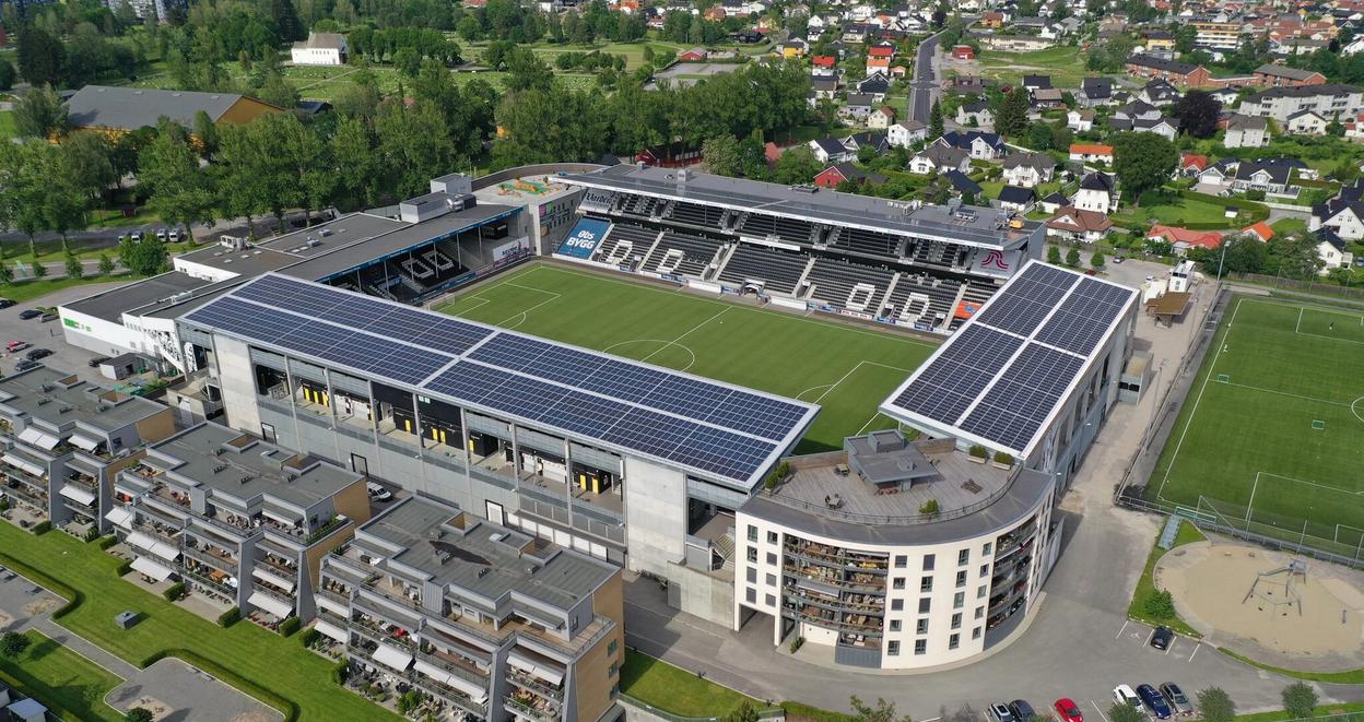 Bilde solcelleanlegg på Odd Ballklubbs hjemmebane Skagerak Arena i Skien