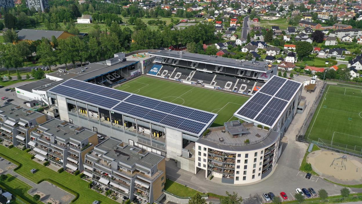 Bilde solcelleanlegg på Odd Ballklubbs hjemmebane Skagerak Arena i Skien