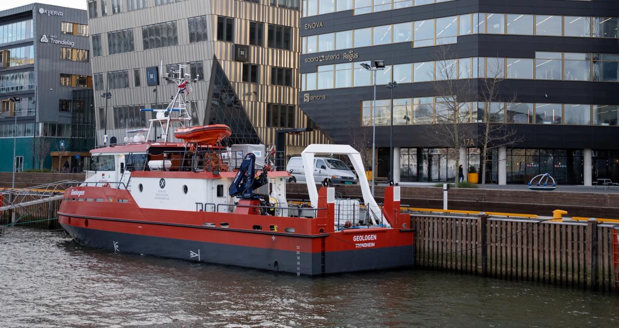 Bilde av forskningsfartøyet Geologen på Trondheim havn