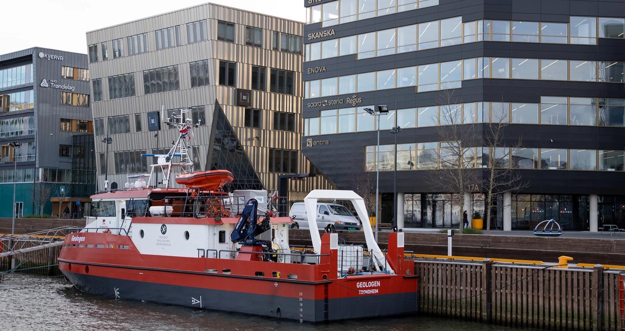 Bilde av forskningsfartøyet Geologen på Trondheim havn