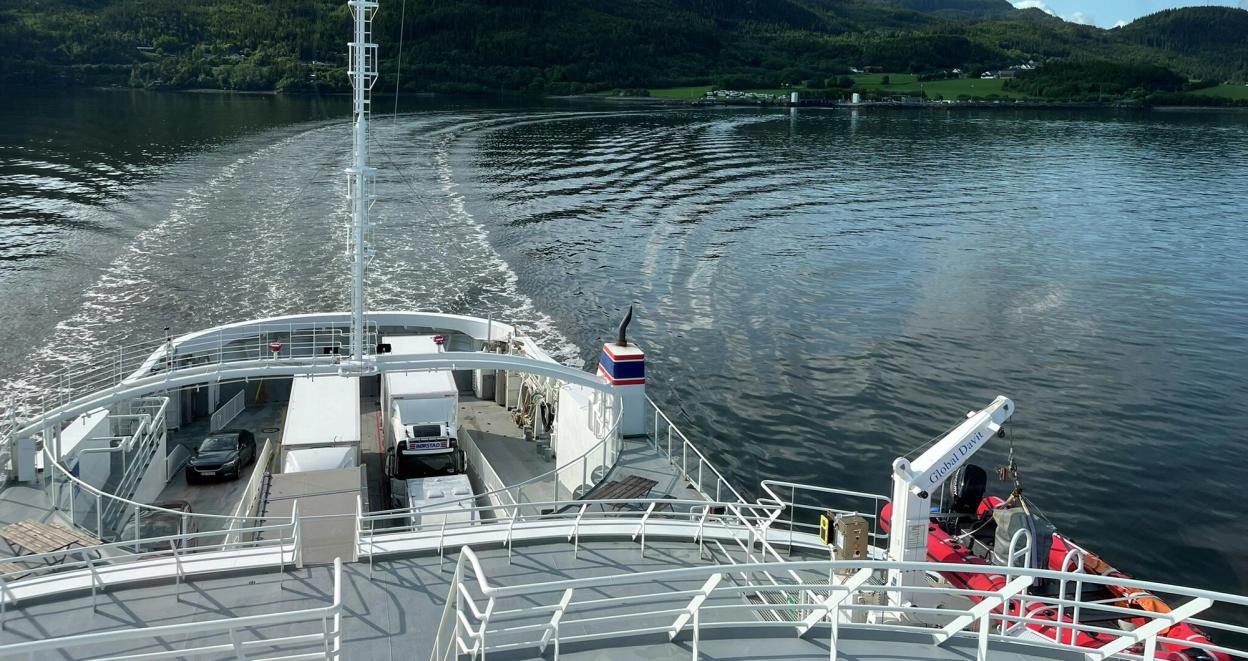 Ferge på fjorden