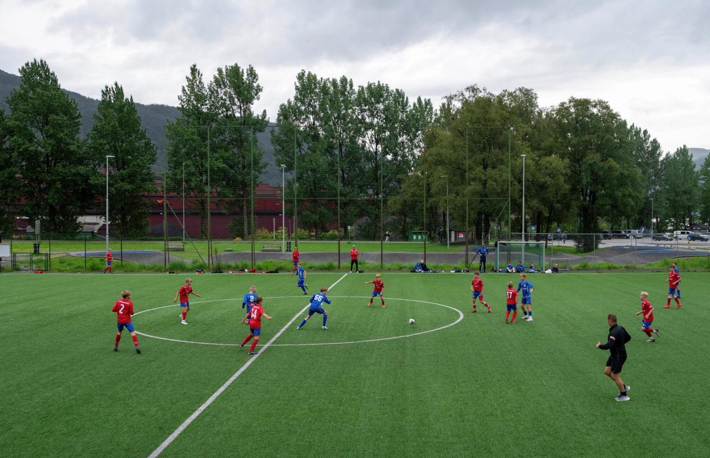 Gutter spiller fotball