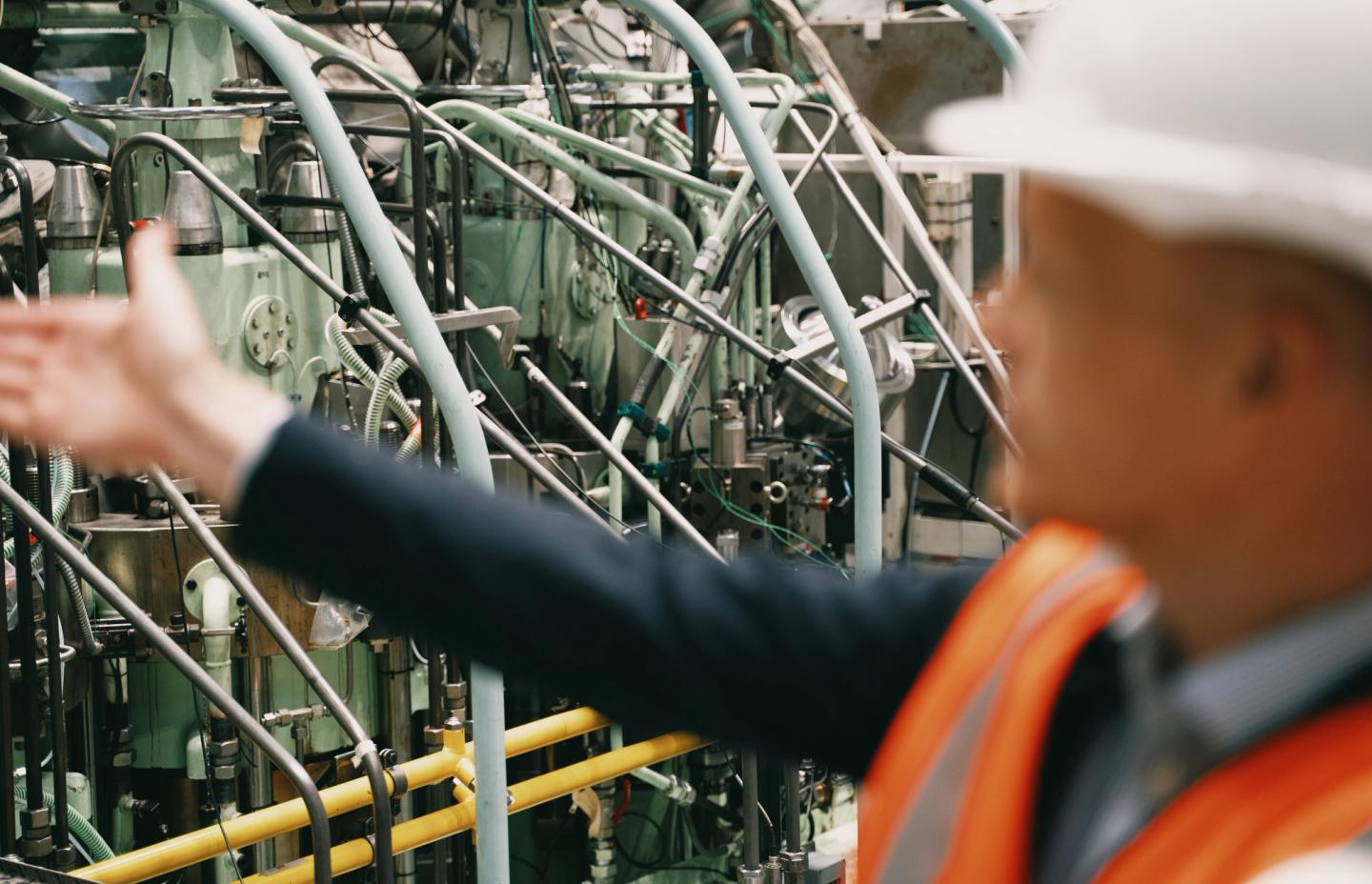 I hjerter av København har ingeniører bygget verdens første totakts ammoniakkmotor for skip.