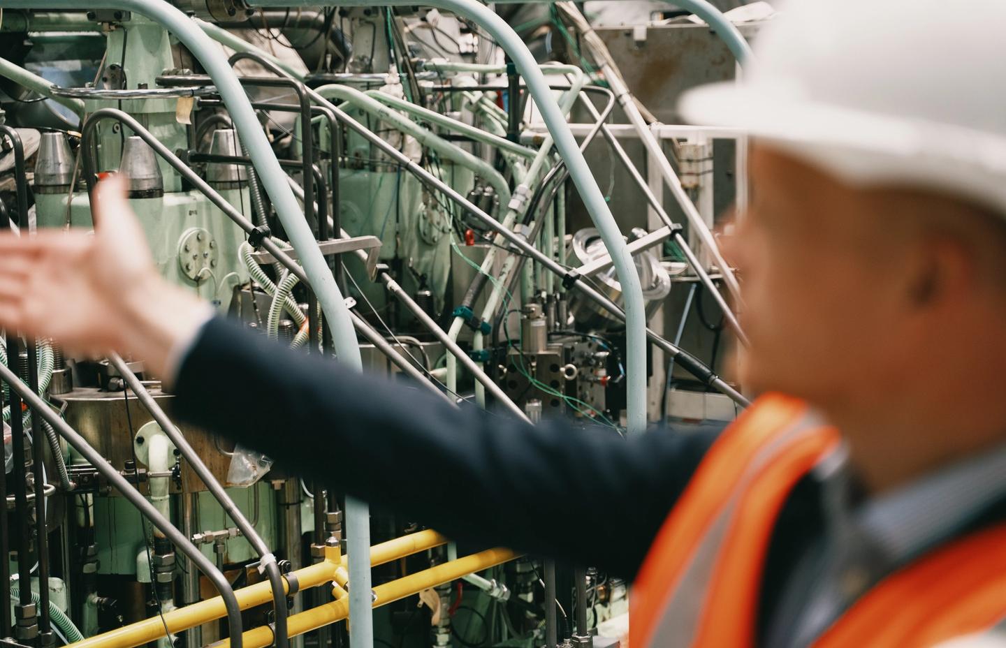 I hjerter av København har ingeniører bygget verdens første totakts ammoniakkmotor for skip.