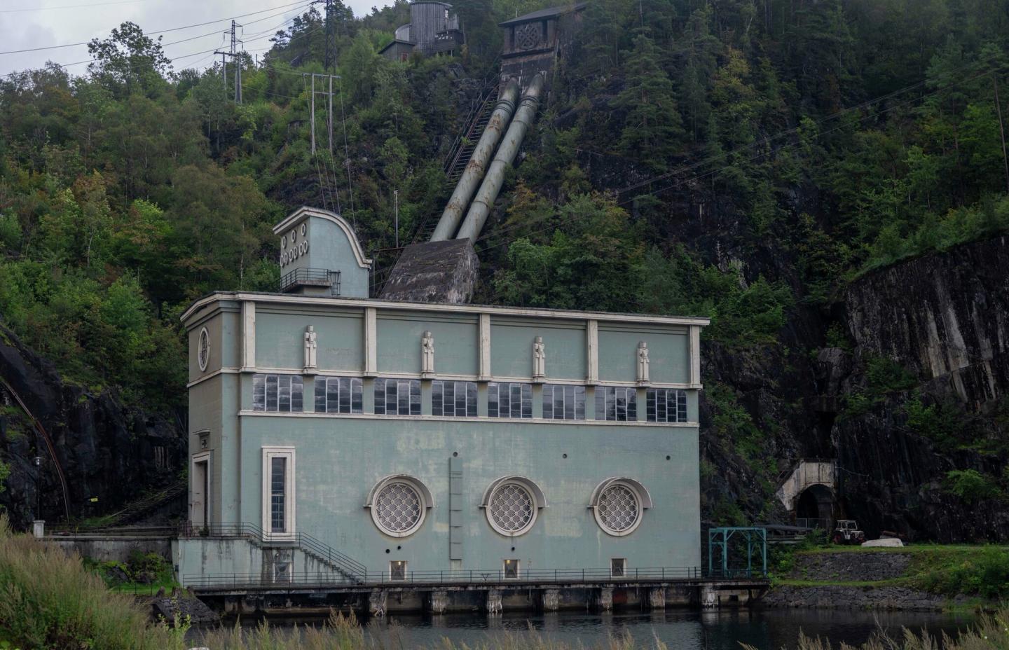 Eksteriørbilde av den gamle kraftstasjonen i Sauda.