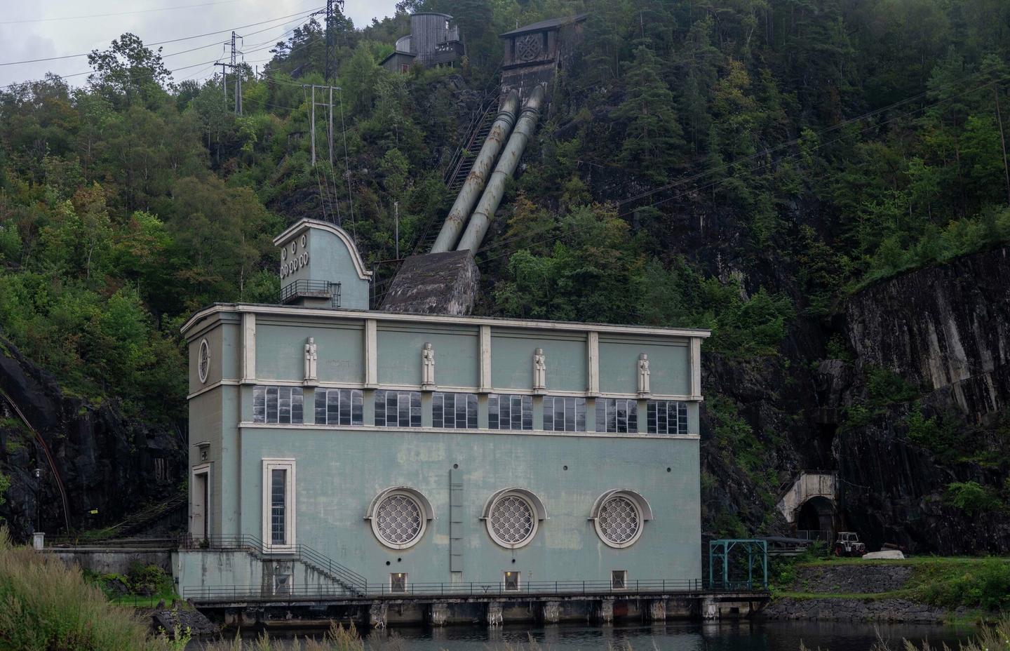 Eksteriørbilde av den gamle kraftstasjonen i Sauda.