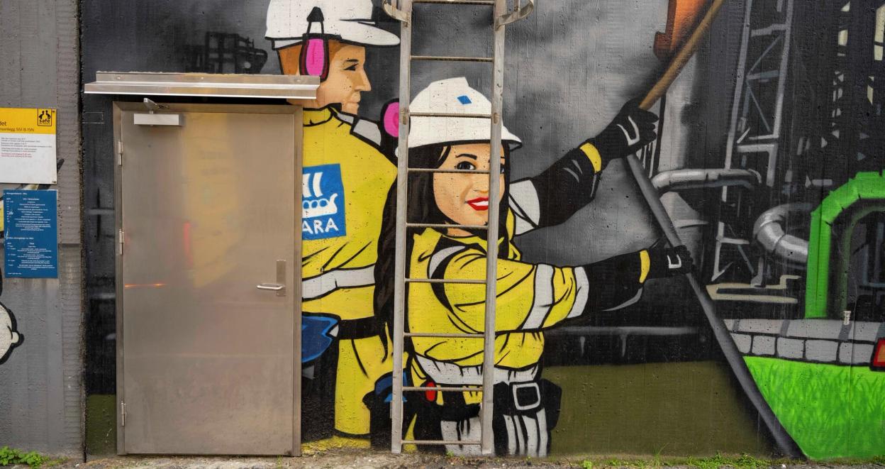 Graffiti på veggen ved et av Yaras anlegg