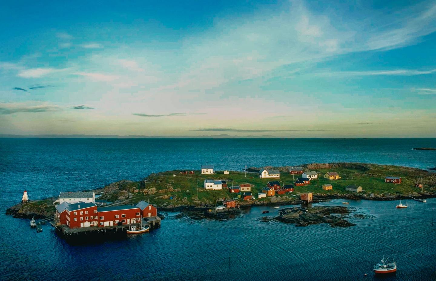 Norsk kystlandskap en sensommerdag