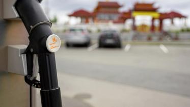 Nærbilde av hydrogenpumpe på en fyllestasjon