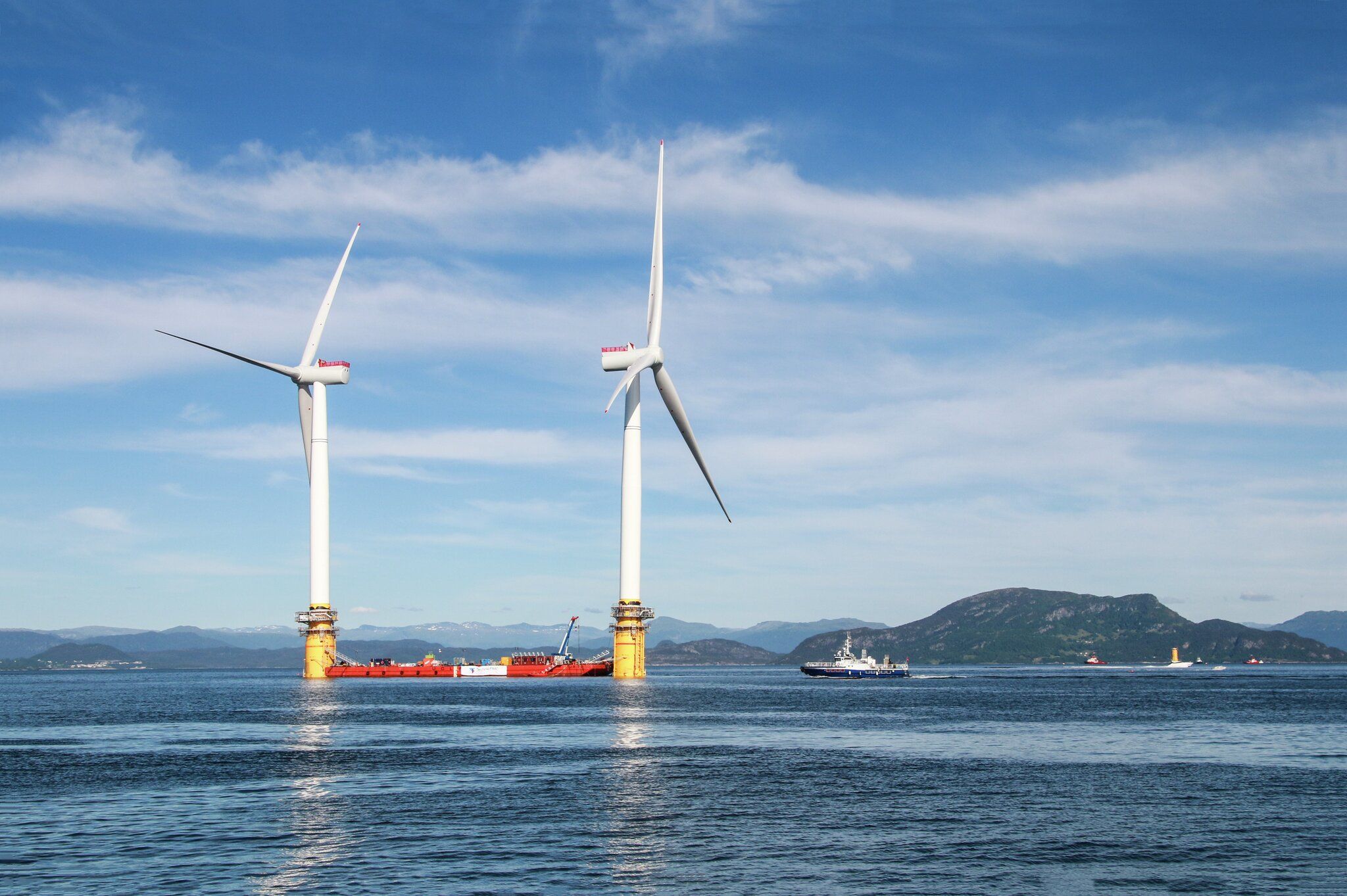 Havvindmøller ved et oljefelt