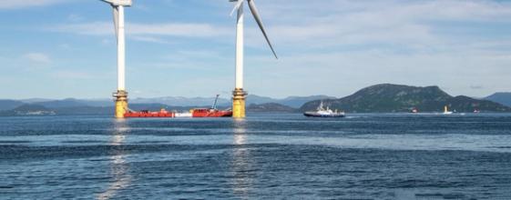 Havvindmøller ved et oljefelt