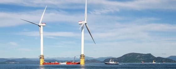 Havvindmøller ved et oljefelt