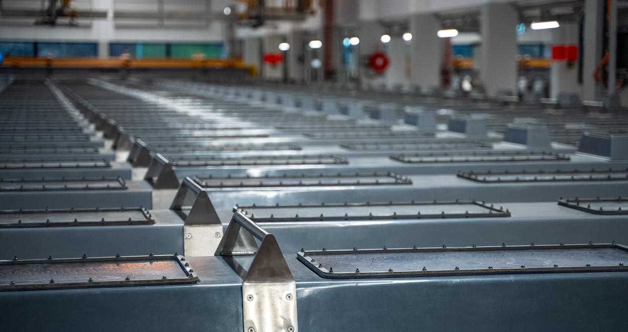 Maskiner inne i produksjonsanlegget til Glencore Nikkelverk