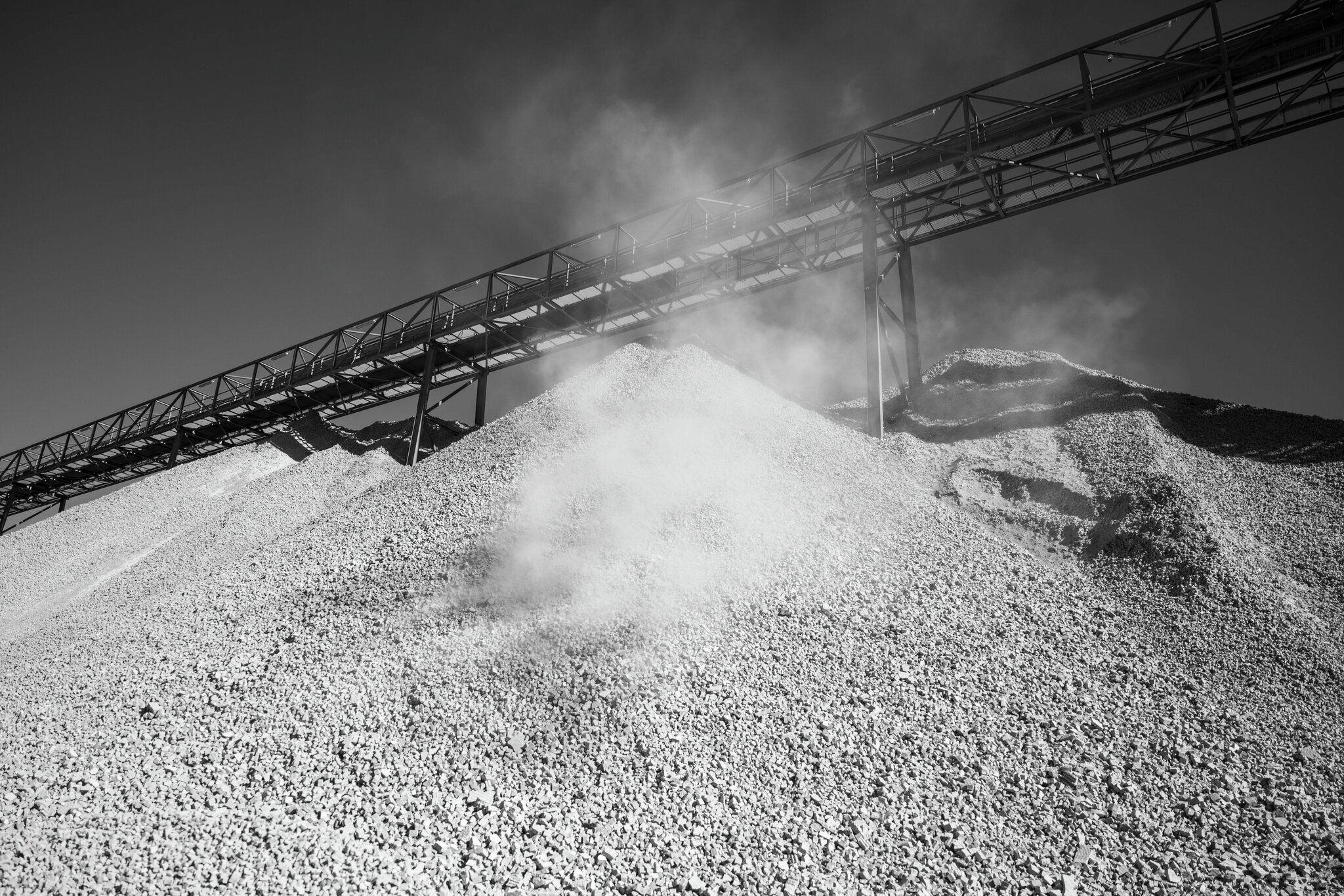 En stor haug med glasopor.