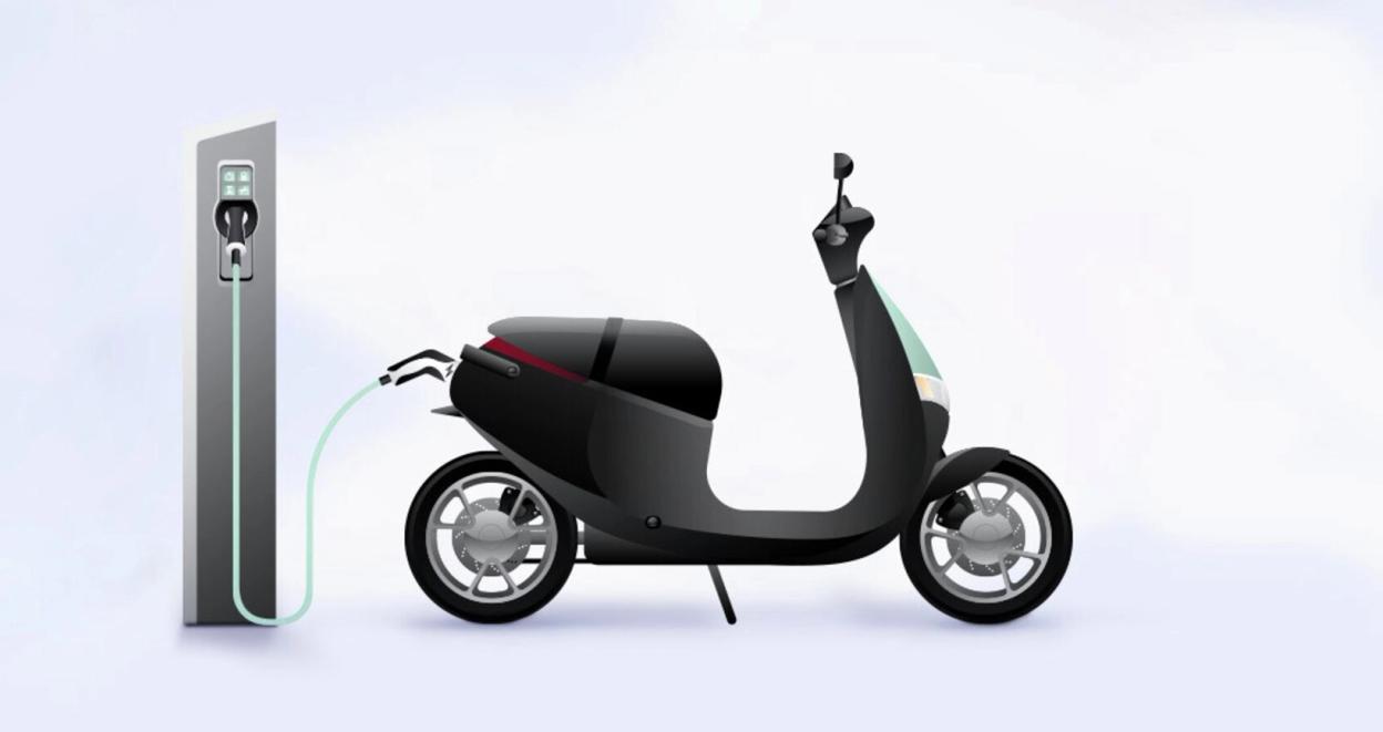 Illustrasjonsbilde av en elmoped som lader