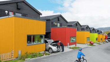 Rekkehus langs en gate