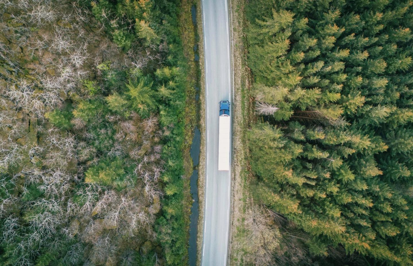Lastebil på vei i Nord-Norge
