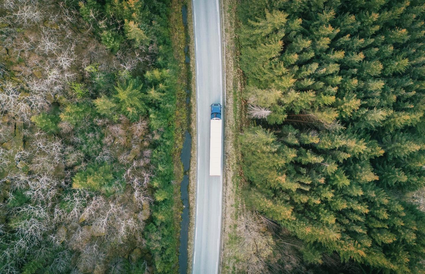Lastebil på vei i Nord-Norge