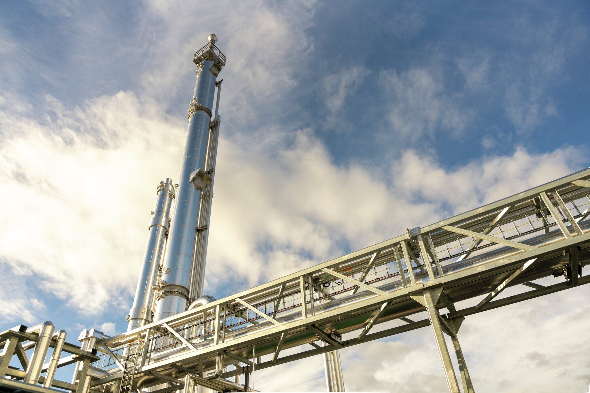 Overskyet fjellandskap ved Moldefjorden