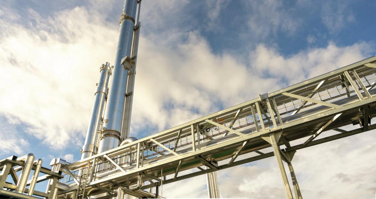 Overskyet fjellandskap ved Moldefjorden