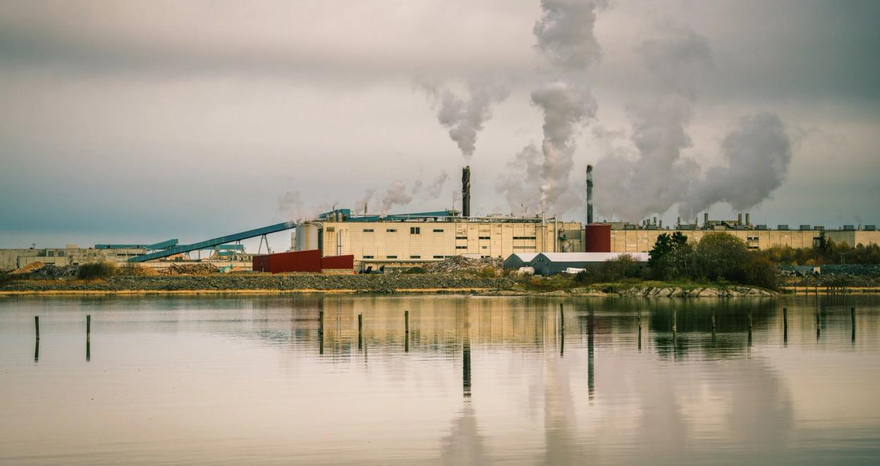 Et industriområde ved sjøen
