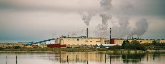 Et industriområde ved sjøen