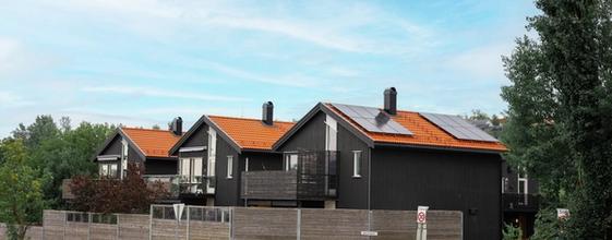 Rekkehus med solceller på taket