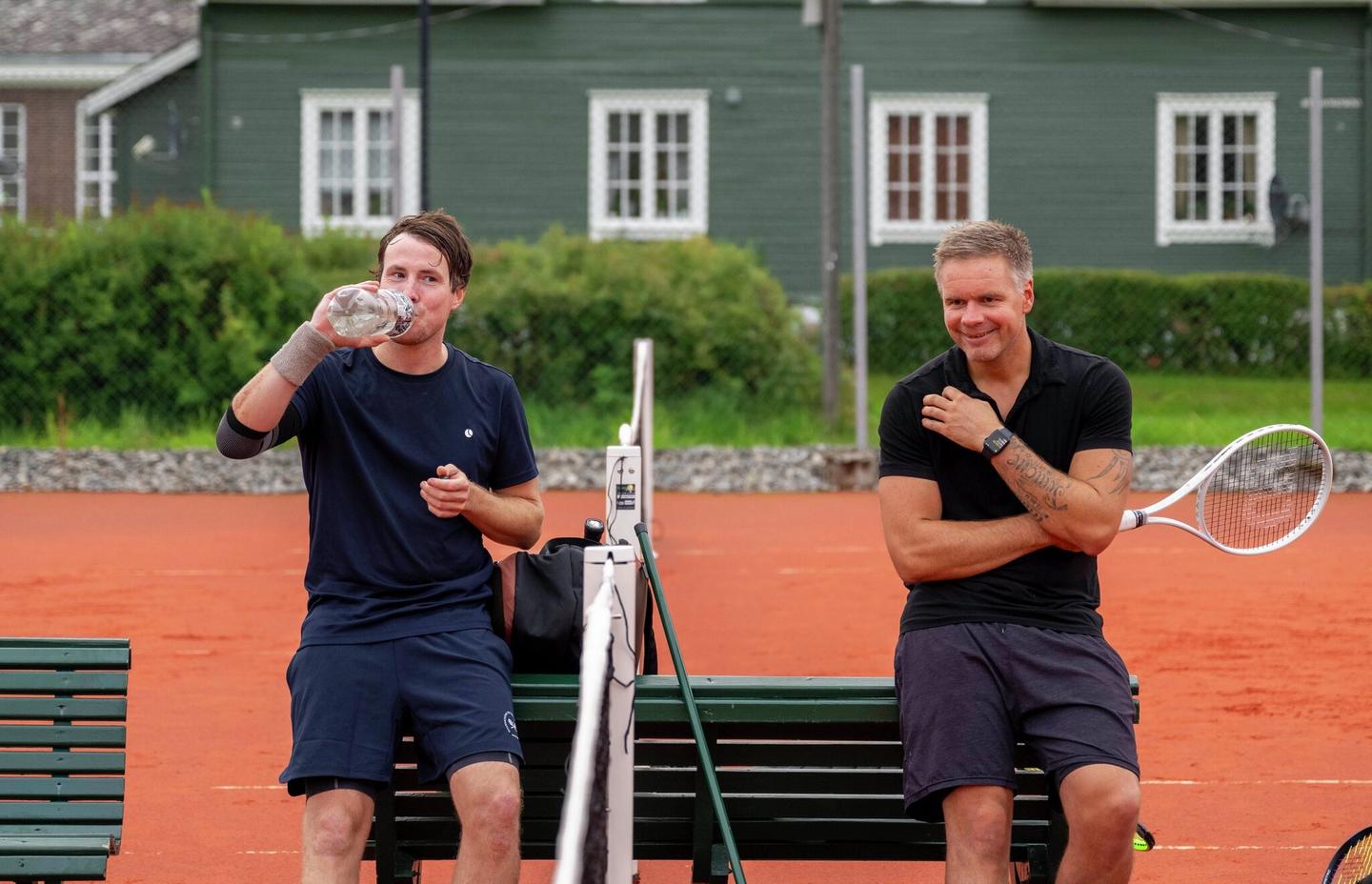 To tennisspillere.
