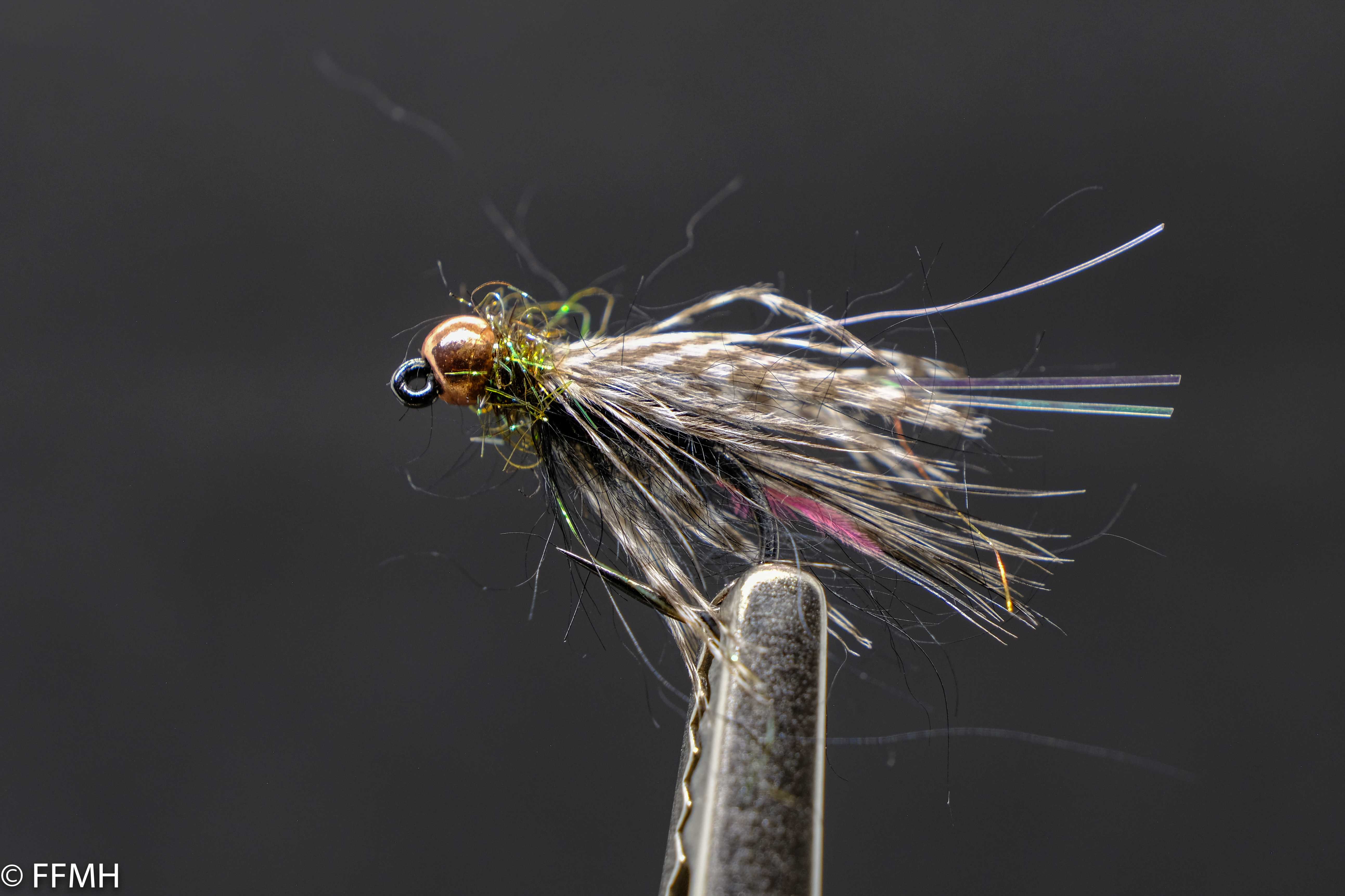Black and Blue Partridge – handgebundene Nassfliege mit naturgetreuem Federkleid und dezenten Blau-Akzenten, liebevoll gefertigt für Fliegenfischer & Menschen mit Sinn für feine Wasserwelten