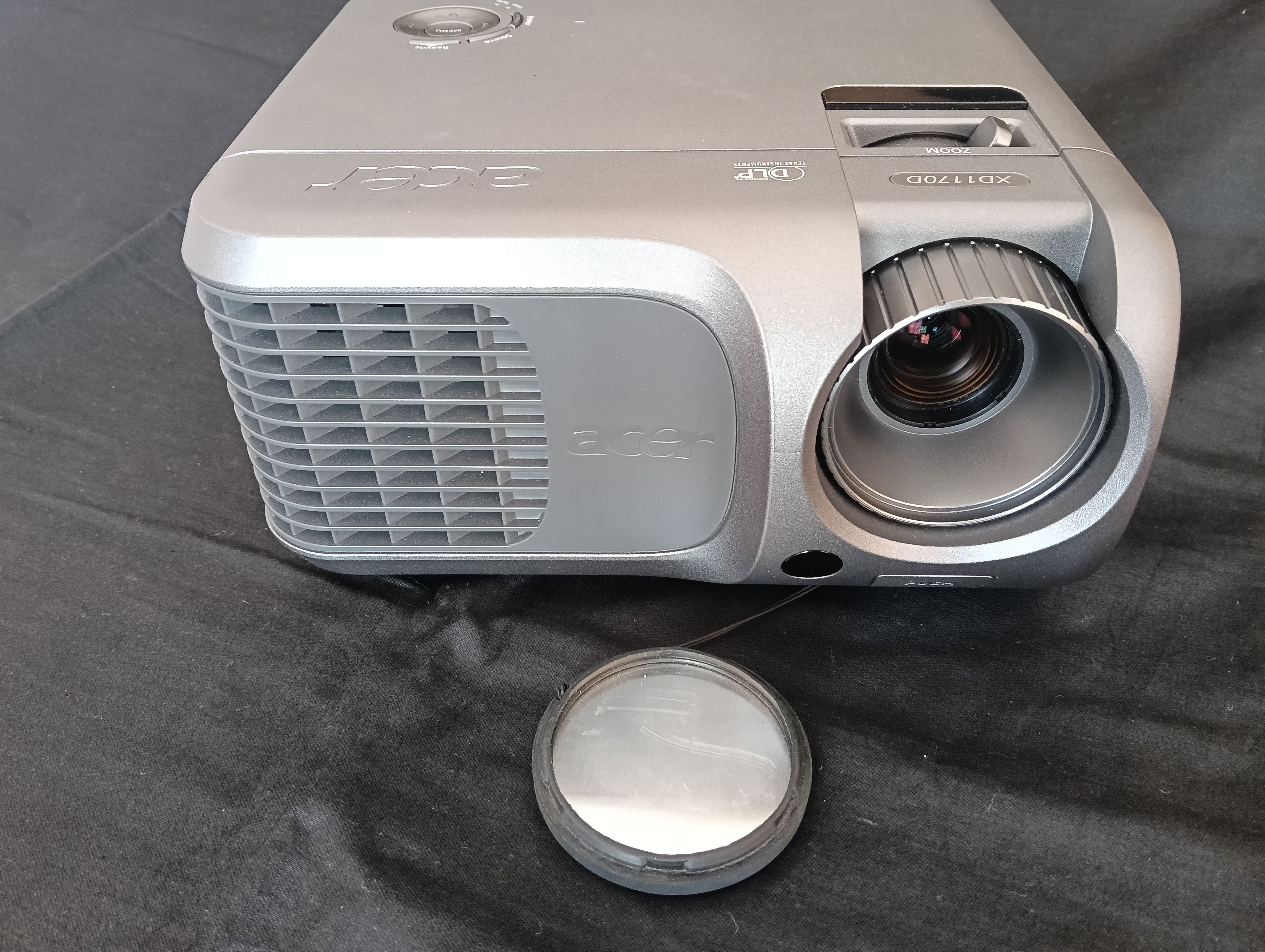 Acer XD1170D DLP Projector