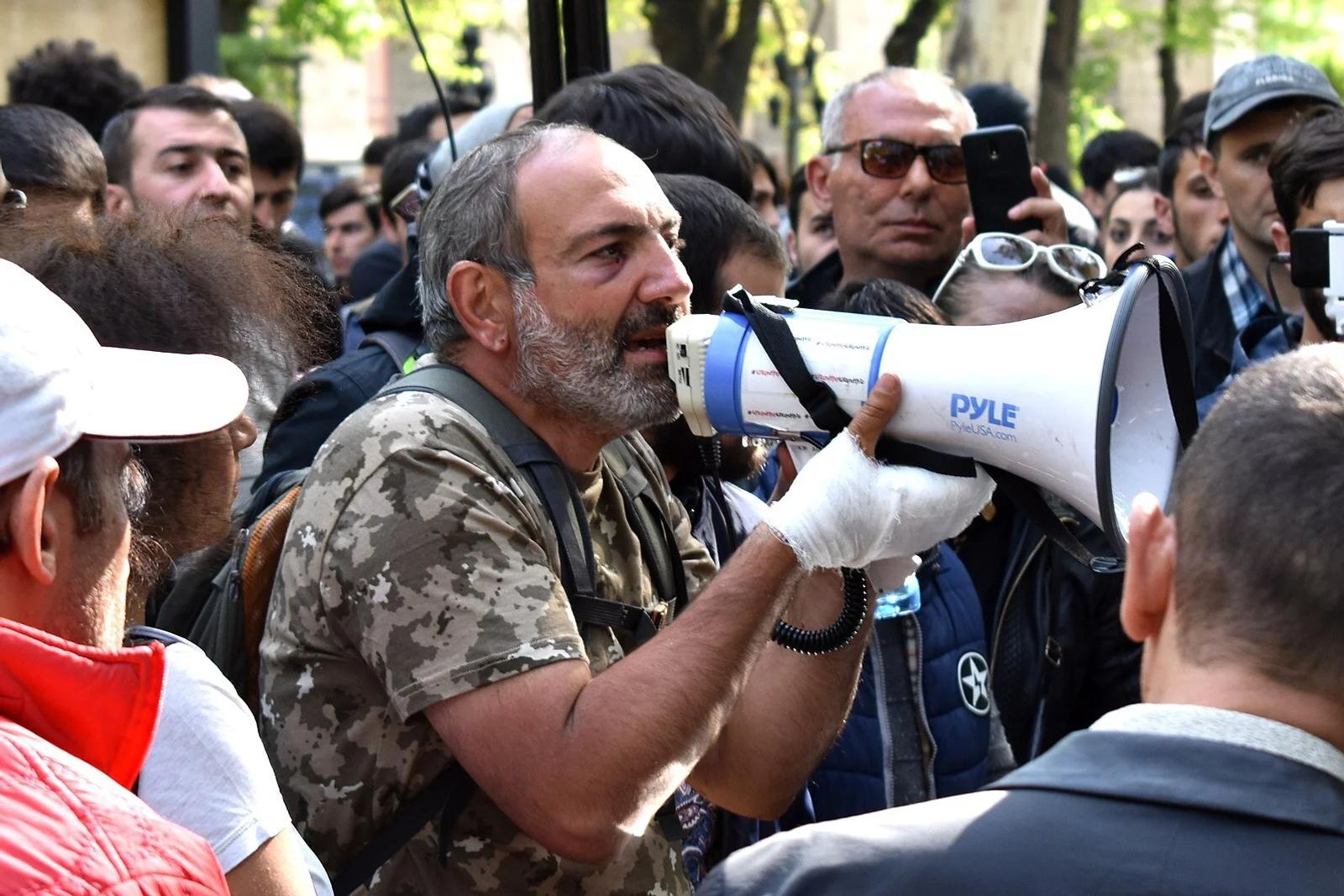 Armenian Prime Minister Announces Early Resignation