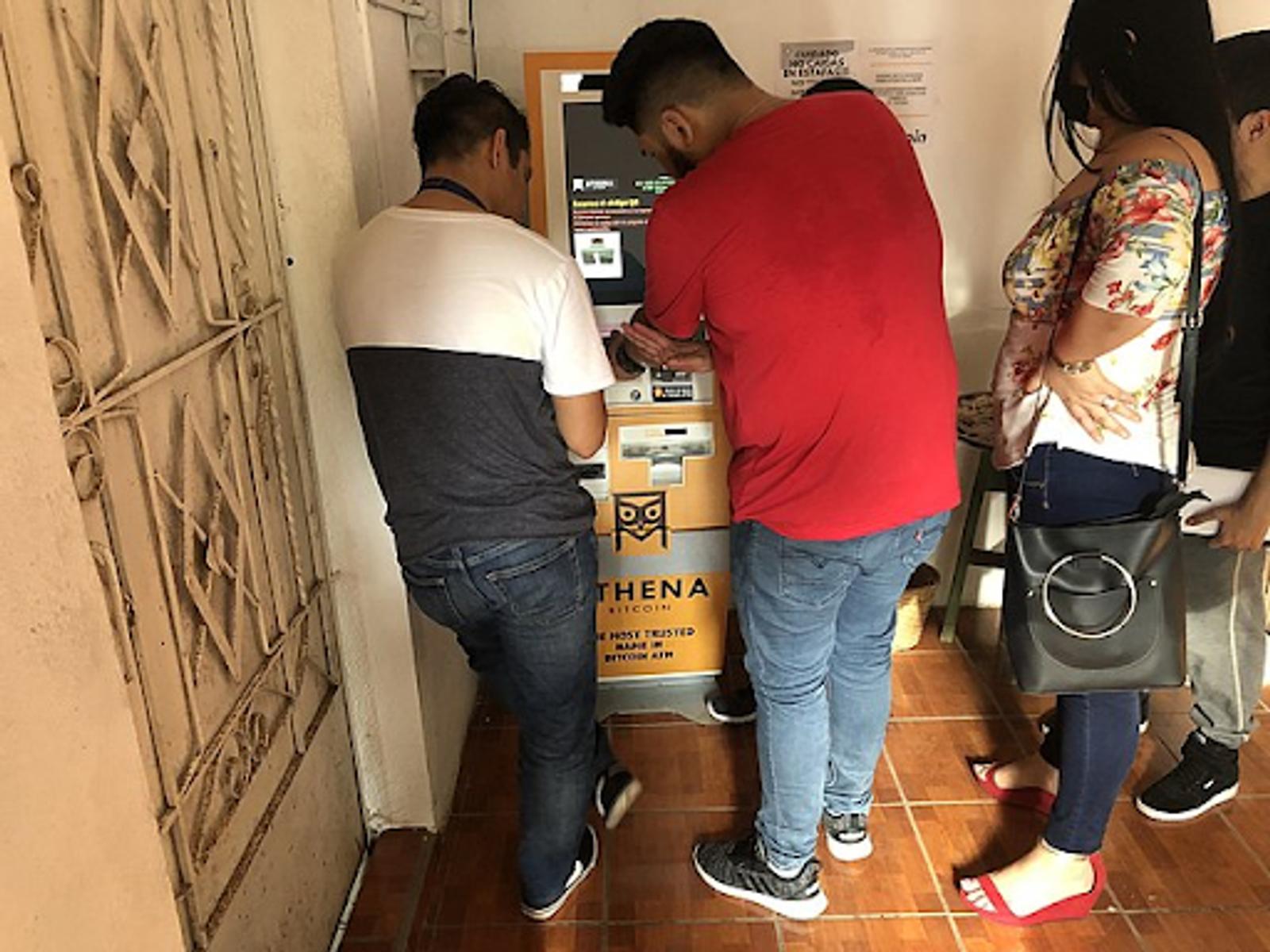 Compass Money: Salvadorans Speculate on Bitcoin Trading After Legalization
