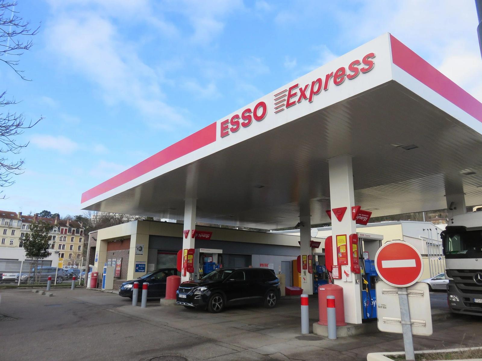 French Primer Minister Announces Requisition Order to Ease Gasoline Supply Shortage