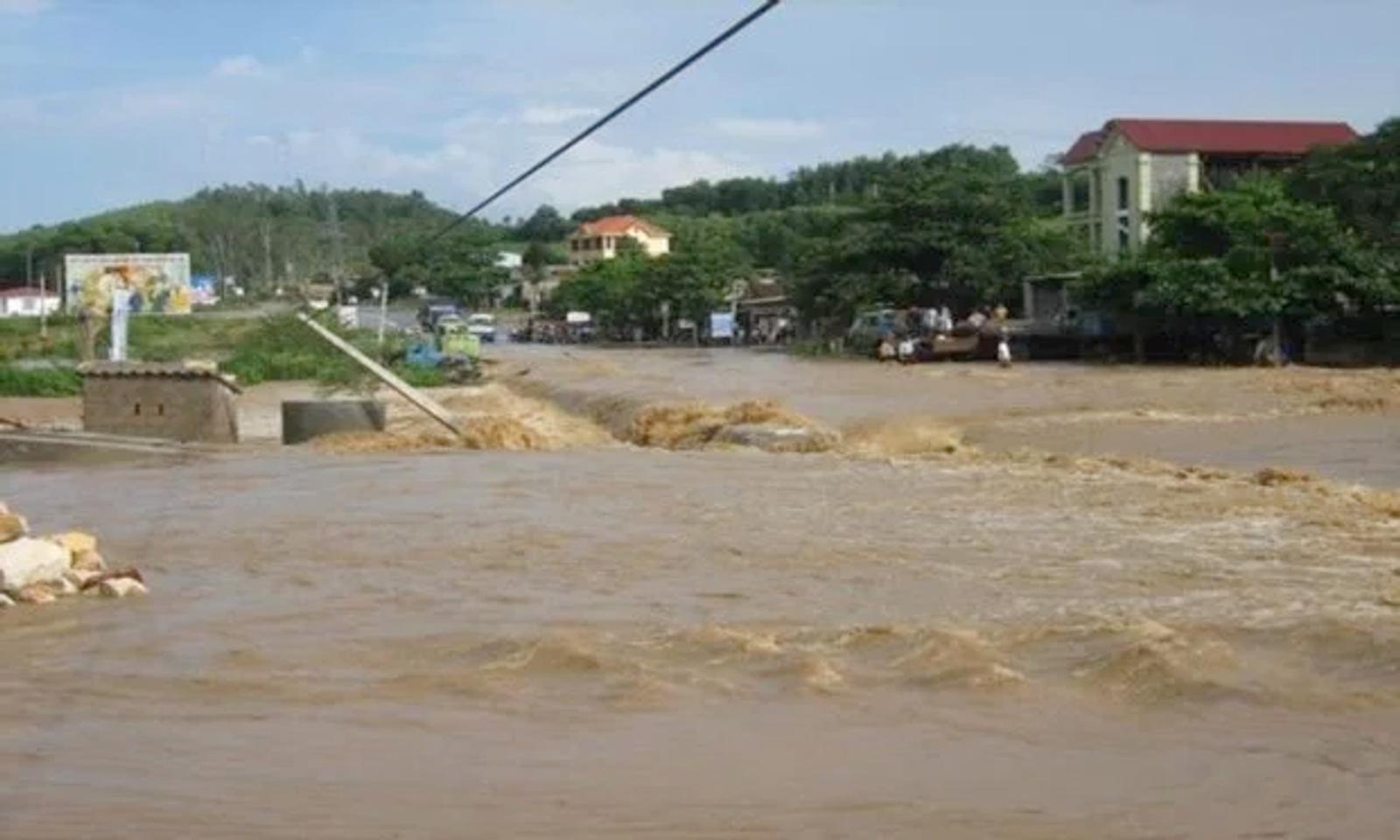 Deadly Landslides Hit Vietnam