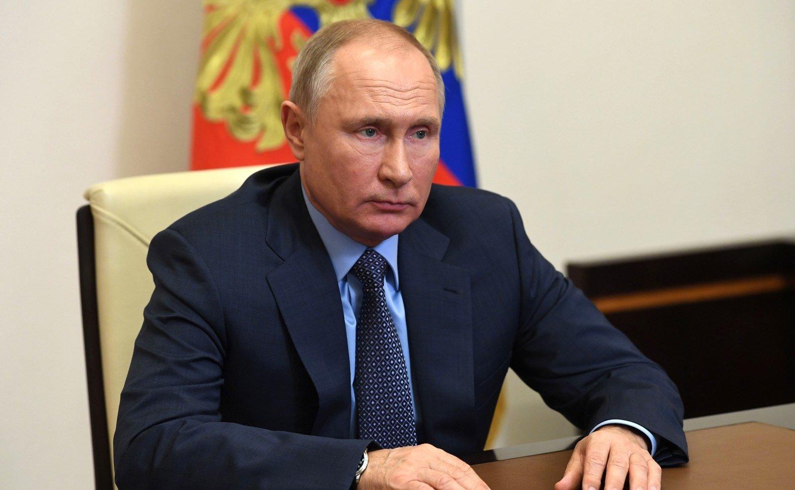 Putin Receives Sputnik V Vaccine