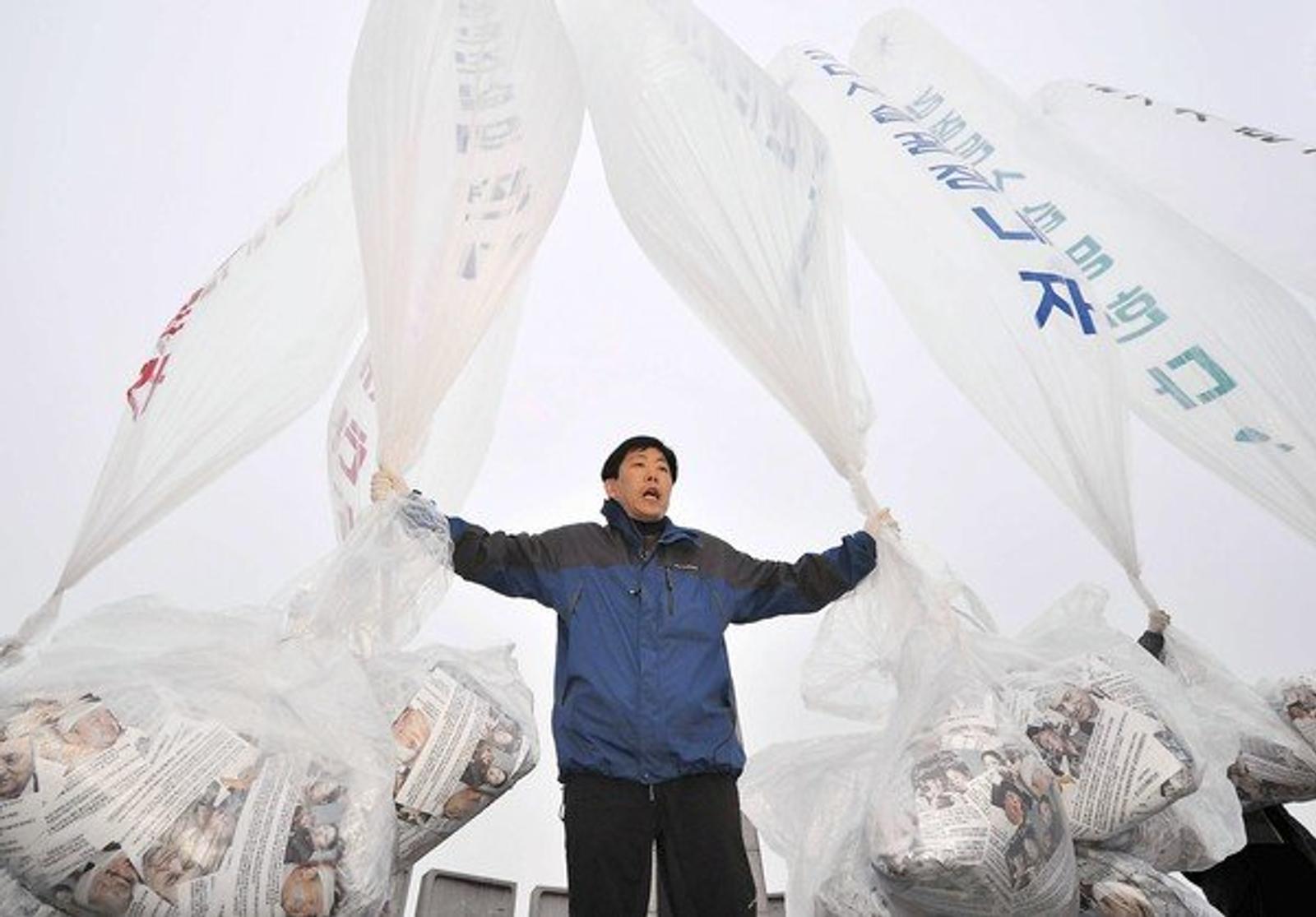 South Korean Court Overturns Law Banning Anti-Pyongyang Leaflets