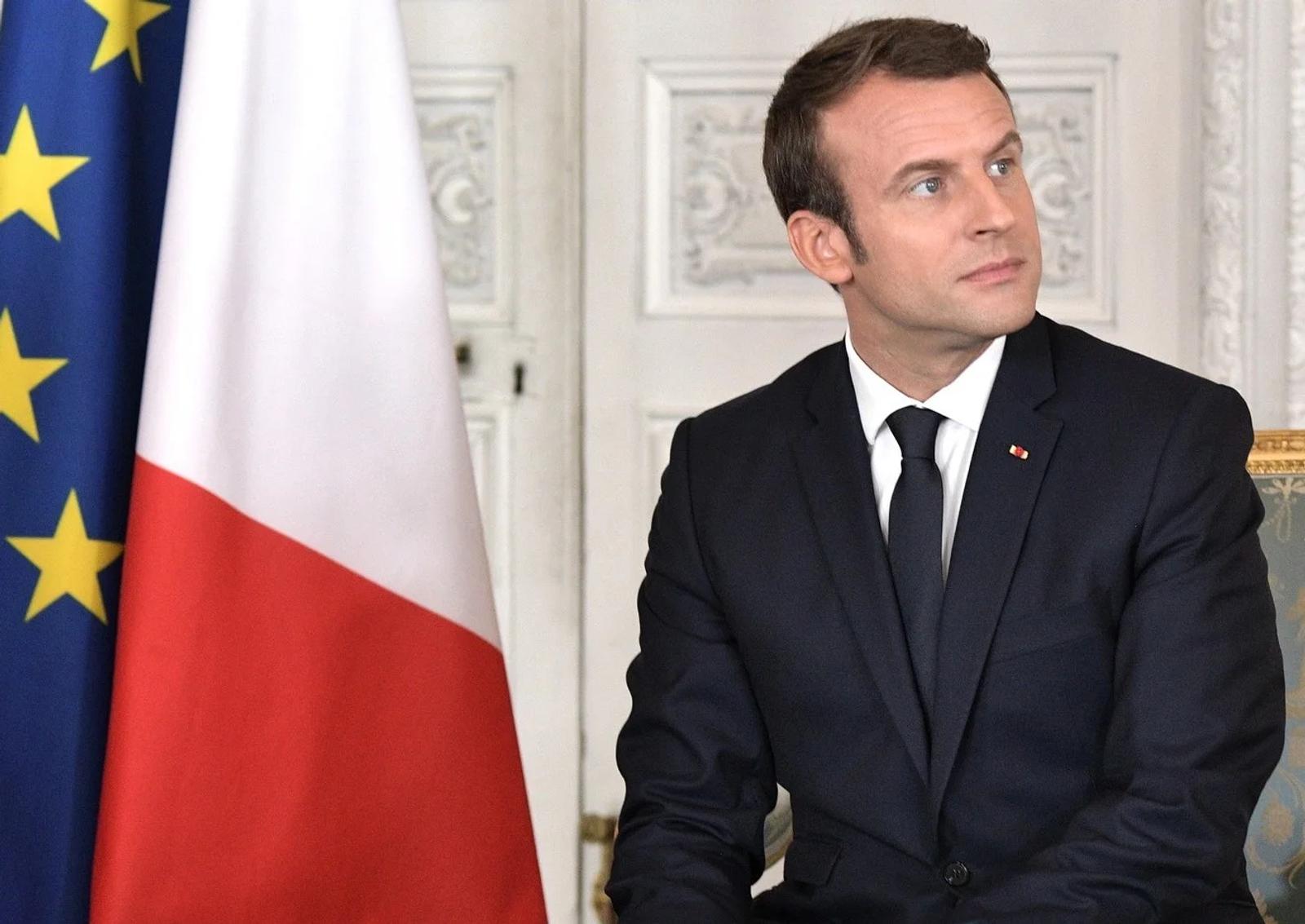 Macron Awards Algerian Veterans